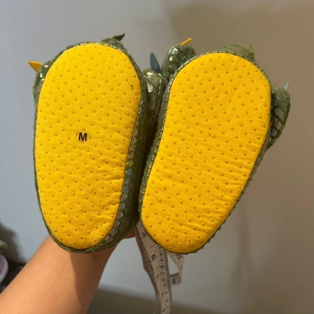 Toddler slippers size M NWOT